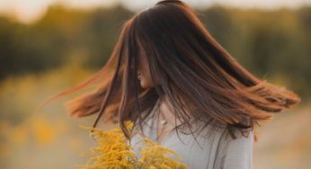 Capelli splendenti: tutti i segreti di bellezza sul tè nero che avresti voluto conoscere prima