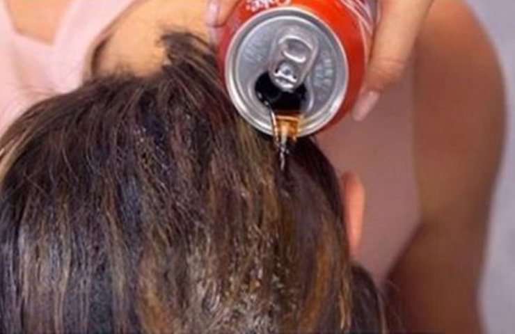 Coca-cola per lavare i capelli