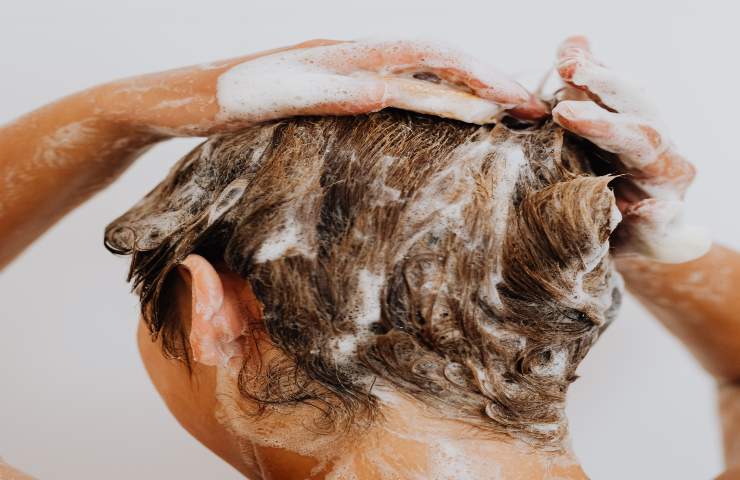 Lavare i capelli quante volte info