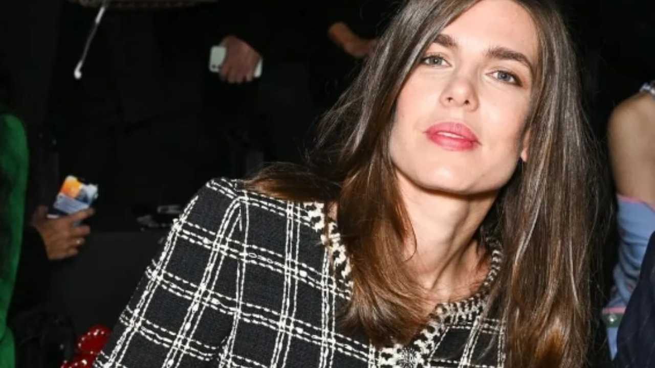 Charlotte Casiraghi abito glam