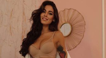 “La fatina del Natale”: Giulia De Lellis stupenda, il completino di pizzo rosso fa furore – FOTO