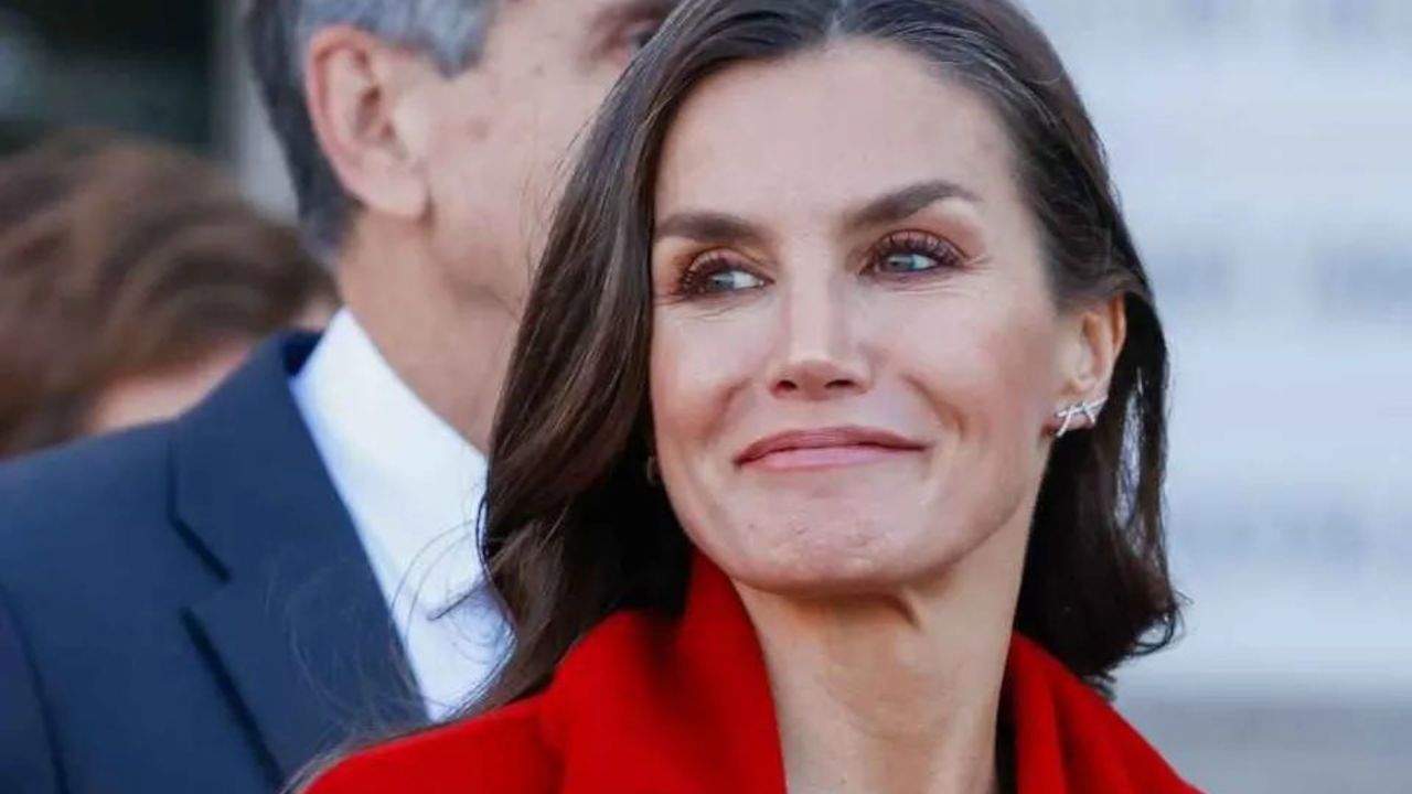 Letizia di Spagna tailleur rosso cappotto rosso viaggio Stati Uniti