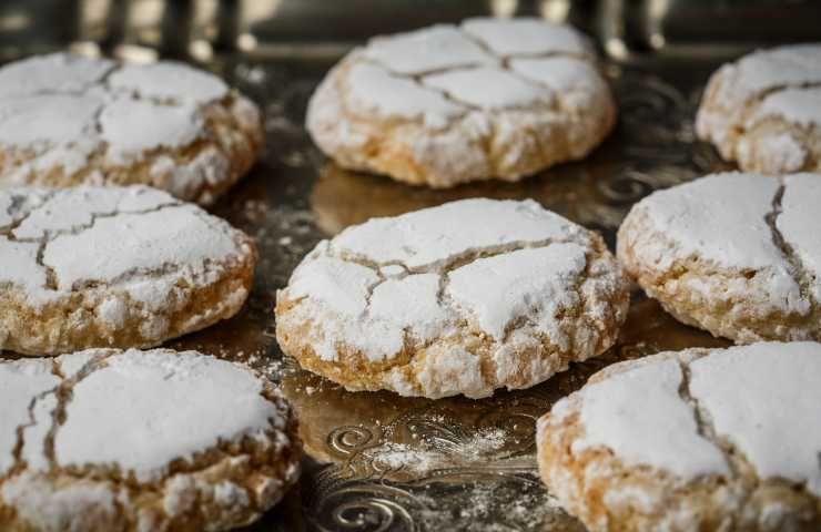 Ricciarelli Natale ricetta biscotti Siena