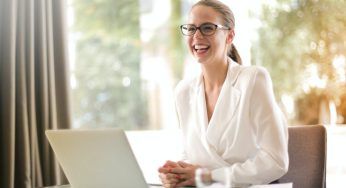 Smettere di procrastinare con il potere delle decisioni: migliora la tua vita in semplici passaggi