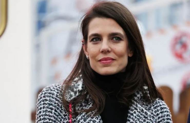 charlotte casiraghi look premaman