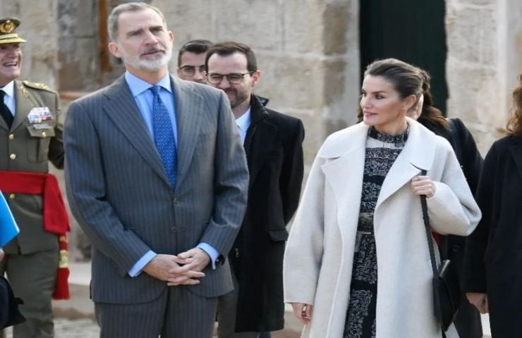 Letizia di Spagna look casual low cost