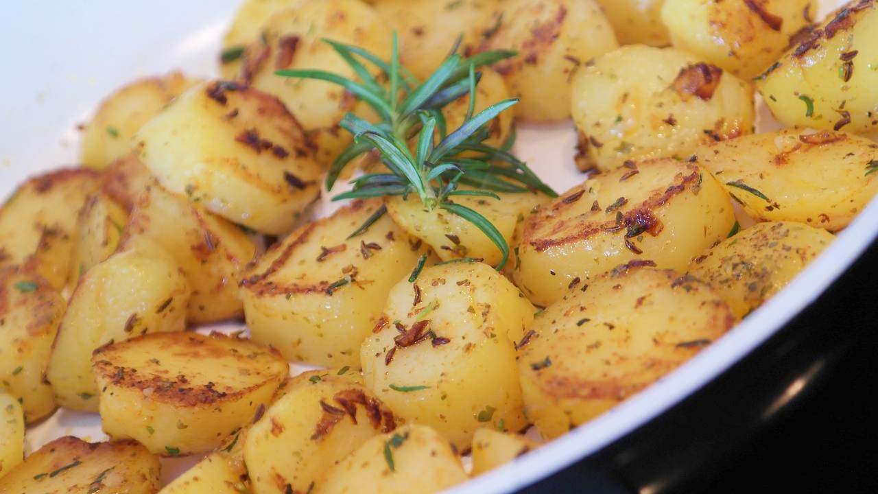 contorno veloce con 2 ingredienti patate al rosmarino