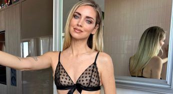 Chiara Ferragni esagera, super sexy nella foto in intimo. Si vede tutto
