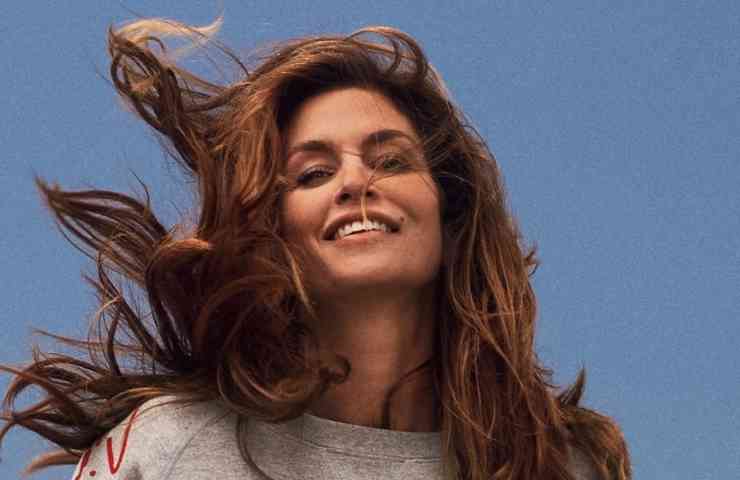 Cindy Crawford: nuovo taglio di capelli