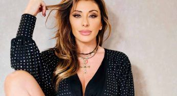 “Da applausi”: Sabrina Salerno, FOTO allo specchio devastante. Il micro top scopre il fisico divino