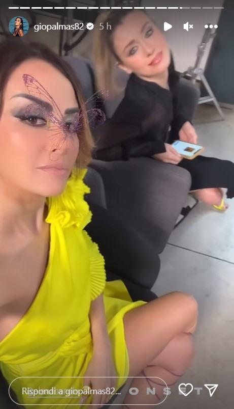 Giorgia Palmas in giallo