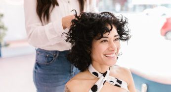 Capelli anti-age, ringiovanire con un cambio di look: i tagli over 40 che ti tolgono 10 anni