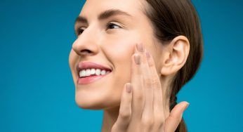 Make up: il trend di sostituire i pennelli con le dita (e perché funziona meglio)