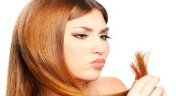 Come prevenire doppie punte e capelli spezzati: l’errore che facciamo tutte