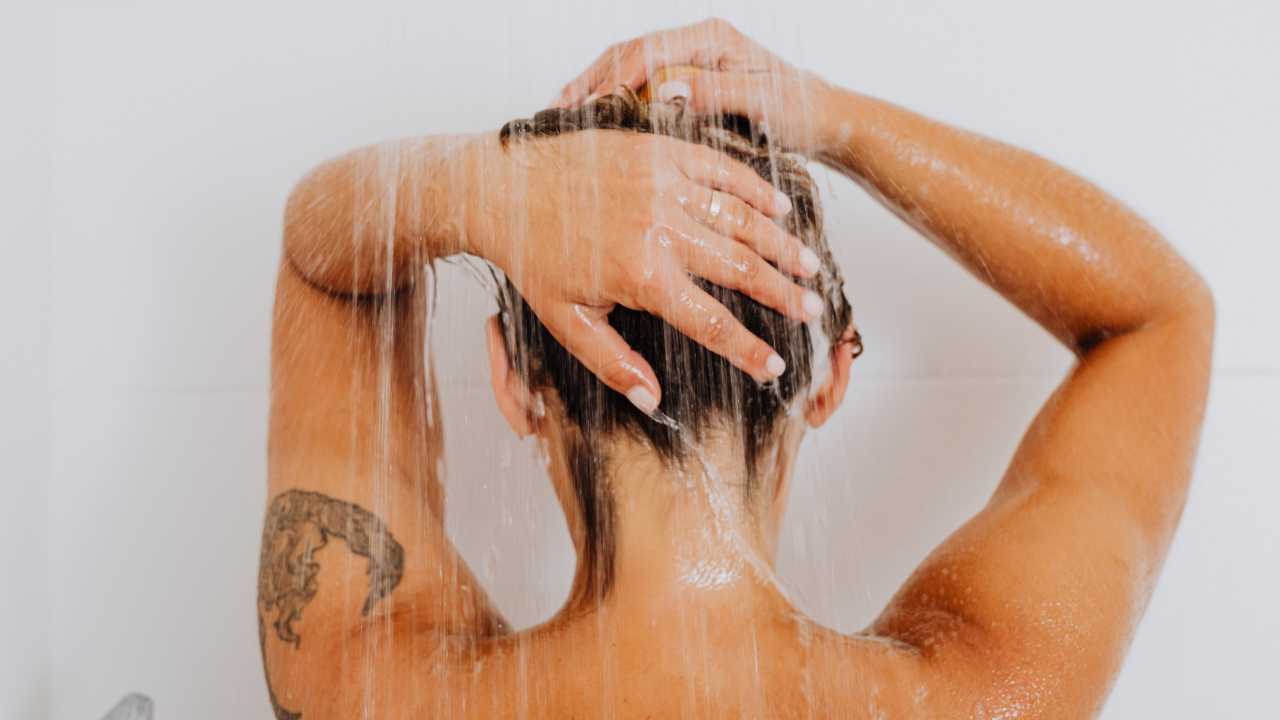 Shampoo, se fai prima questo stai sbagliando