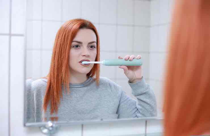 lavare denti dopo colazione errore