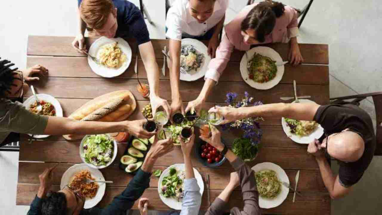 Invito a cena, cosa non portare a casa di altri