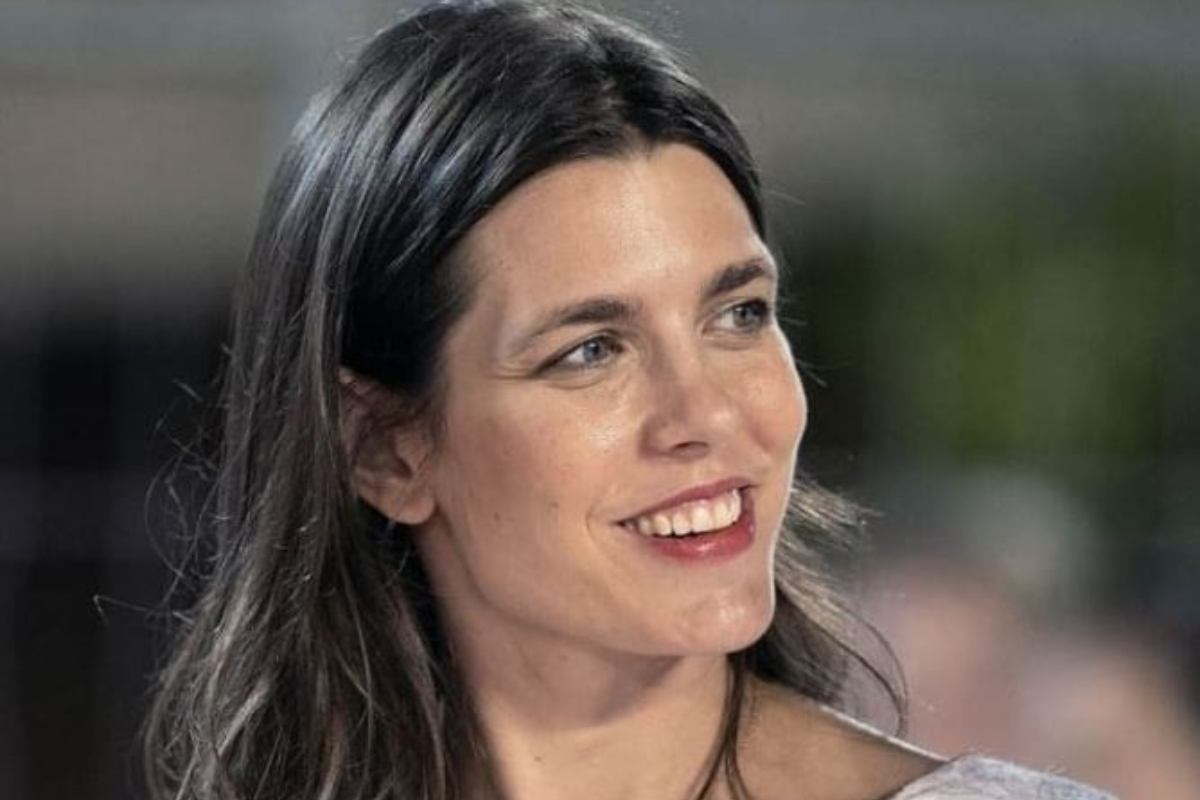 Charlotte Casiraghi sfoggia un completo pigiama