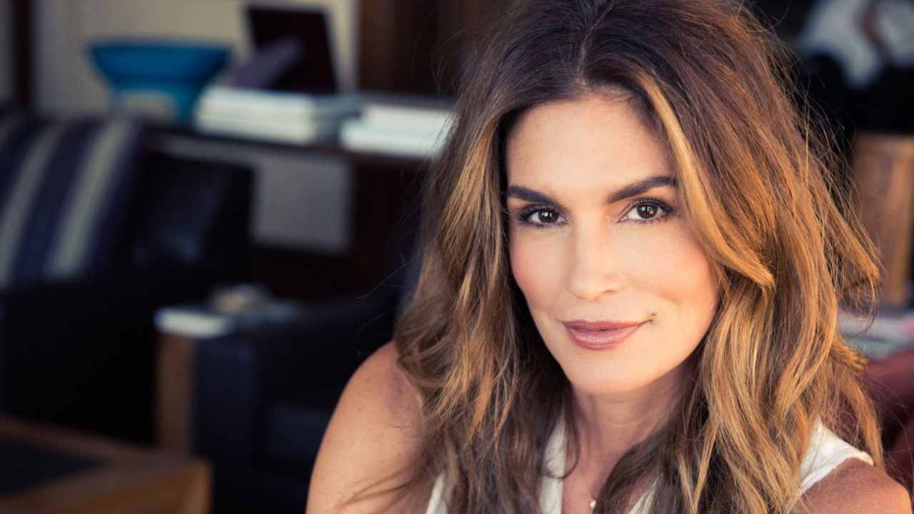 Cindy Crawford non ha mai tagliato i capelli: il motivo