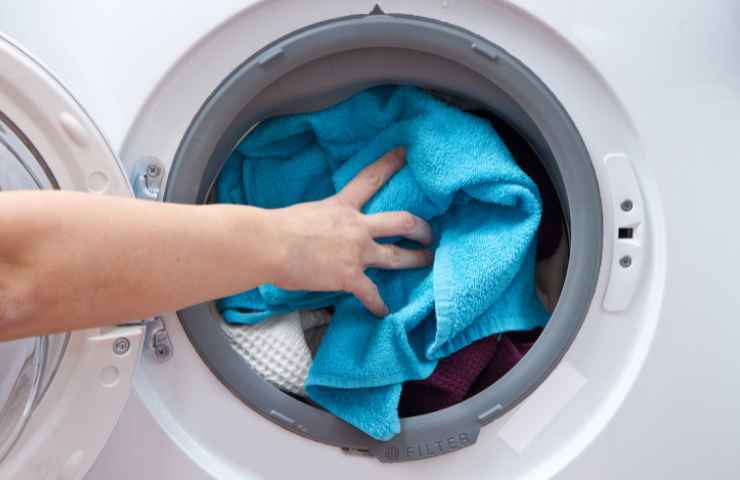 Puzza vestiti lavatrice rimedi