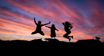 Amicizia, la scienza rivela gli effetti che ha sulla salute delle persone: scoperta incredibile