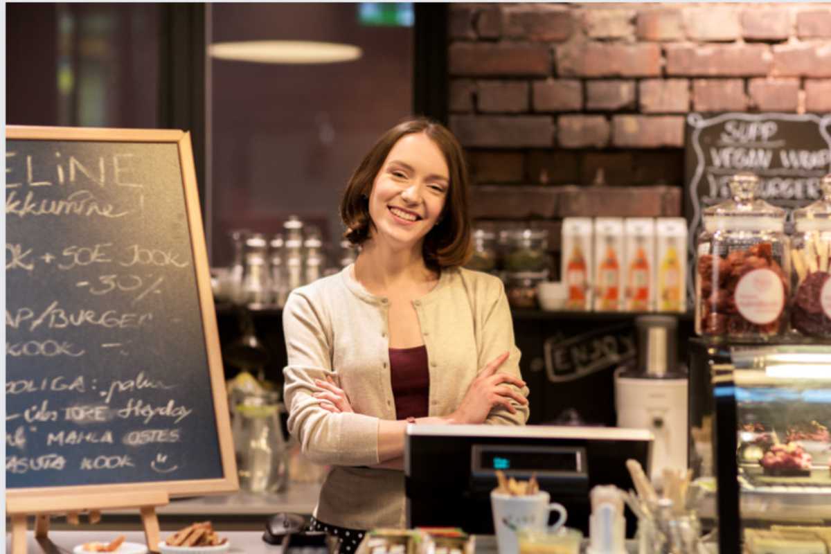 ragazza in caffetteria