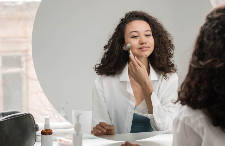 Pietra gua sha come usarla sul viso con il roller